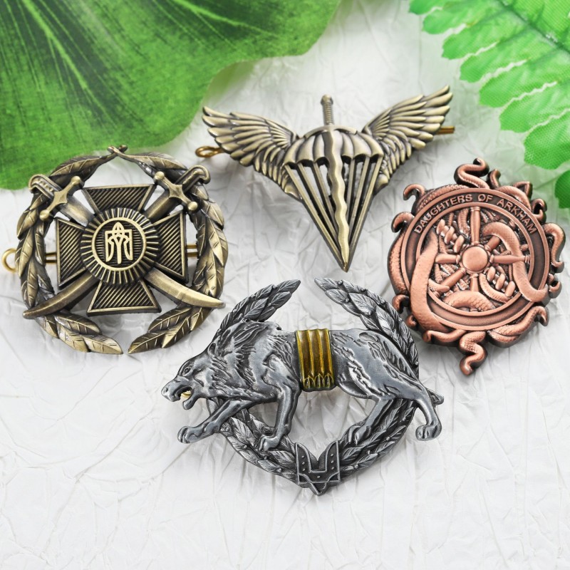 Pin Kerah Enamel Berbentuk Tidak Beraturan Khusus