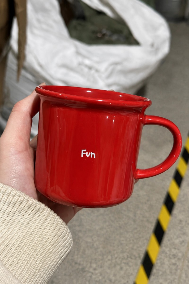 Mug Kopi Keramik Bergaya Enamel Merah yang Menyenangkan